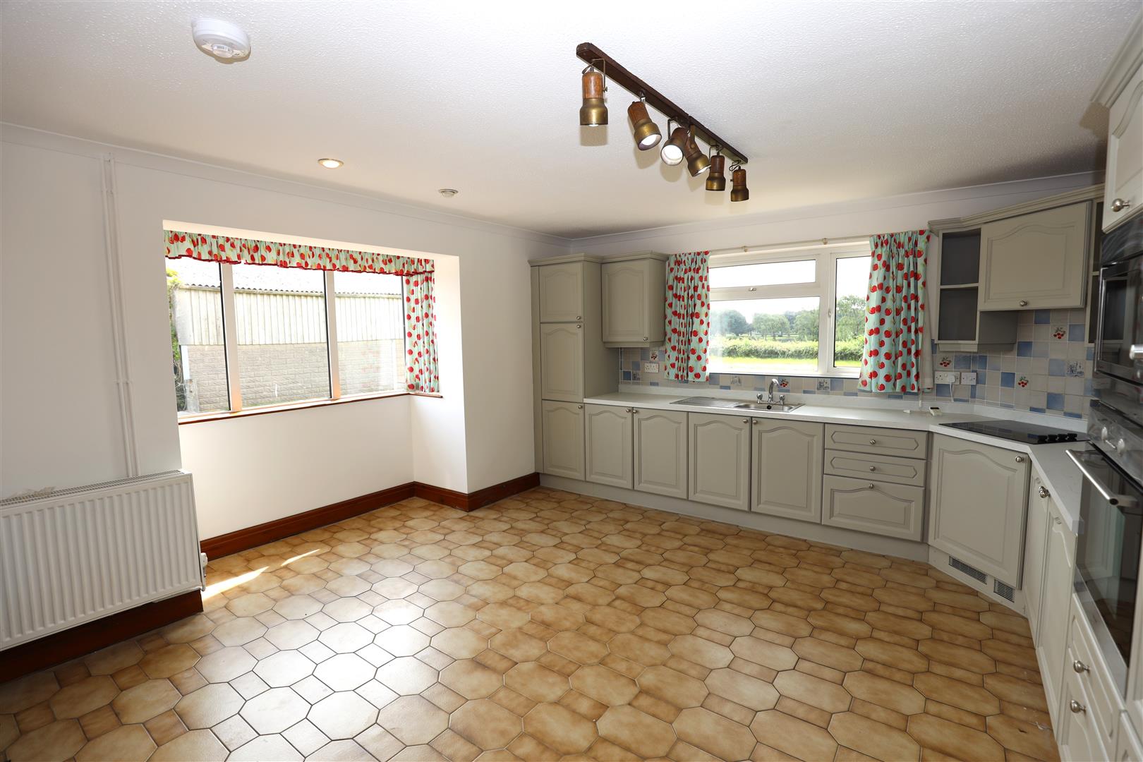 Twmpath Newydd, Colwinston,  Cowbridge, Vale of Glamorgan, CF71 7NJ